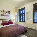 Fulham Fancy - Cosy 4 Bedroom Home With Garden Near Hammersmith And Fulham By The River !
