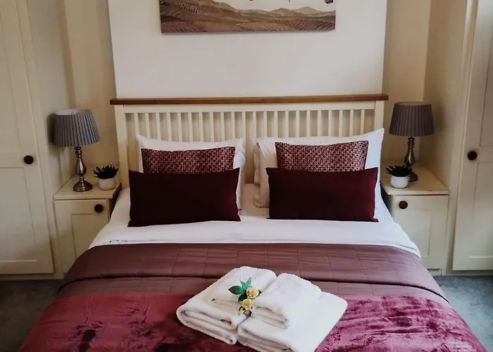 Fulham Fancy - Cosy 4 Bedroom Home With Garden Near Hammersmith And Fulham By The River !
