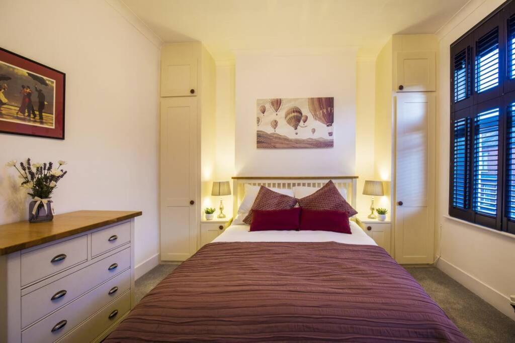 Fulham Fancy - Cosy 4 Bedroom With Garden Near Hammersmith And Fulham By The River !