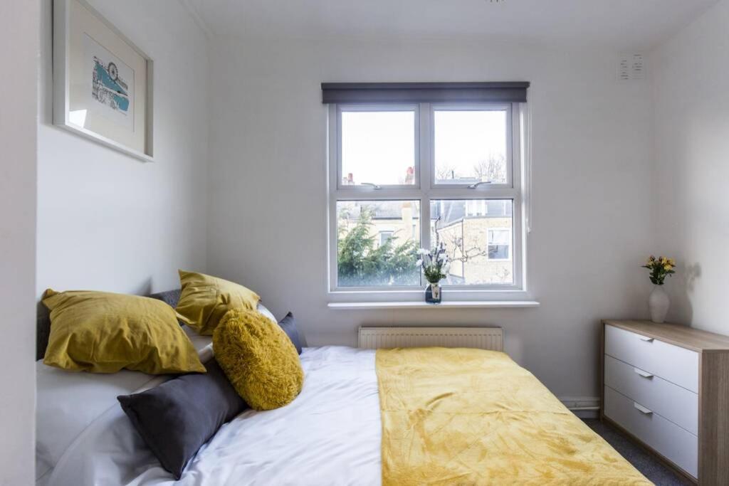 Fulham Fancy - Cosy 4 Bedroom With Garden Near Hammersmith And Fulham By The River ! * Londra