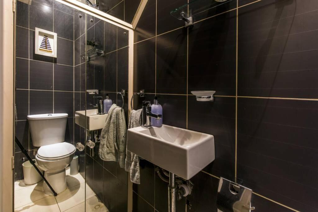 Fulham Fancy - Cosy 4 Bedroom With Garden Near Hammersmith And Fulham By The River ! Appartamento *