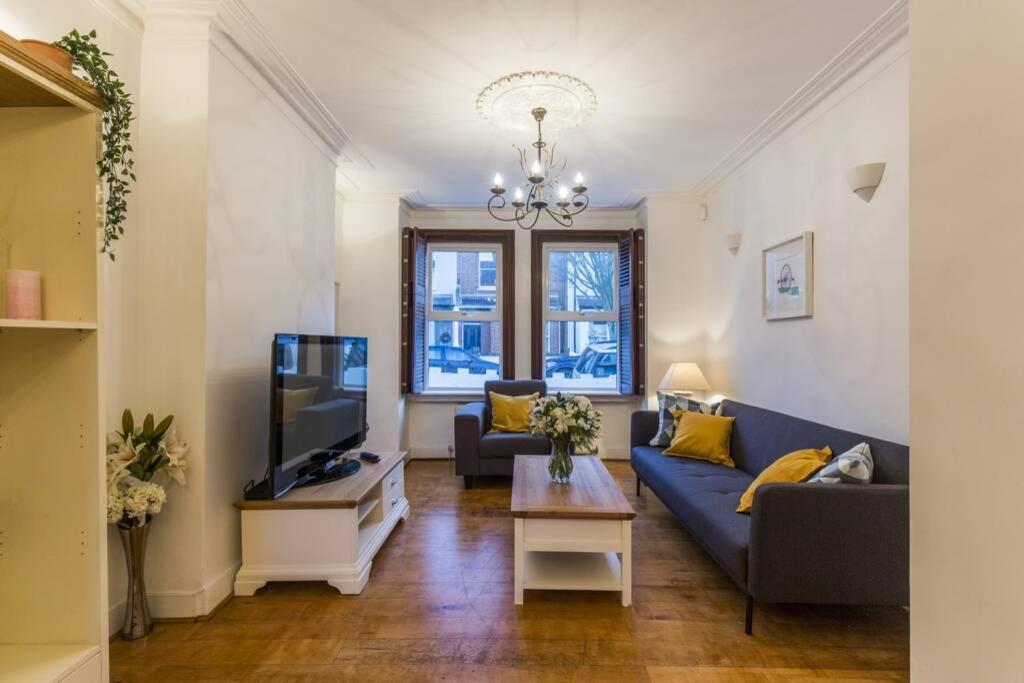 Fulham Fancy - Cosy 4 Bedroom With Garden Near Hammersmith And Fulham By The River ! * Londra