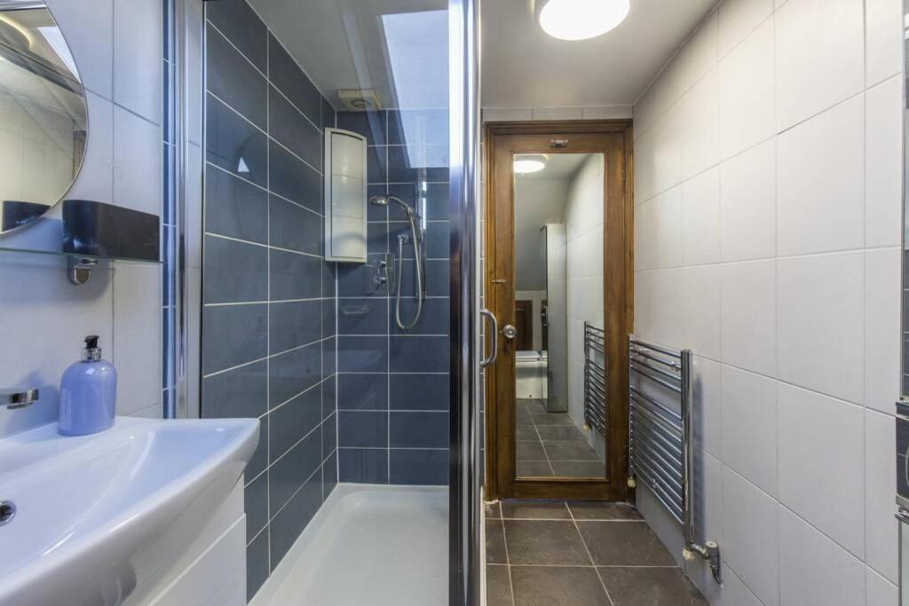 Fulham Fancy - Cosy 4 Bedroom With Garden Near Hammersmith And Fulham By The River !
