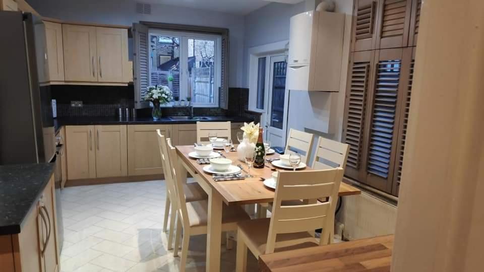 Fulham Fancy - Cosy 4 Bedroom With Garden Near Hammersmith And Fulham By The River ! Appartamento Londra